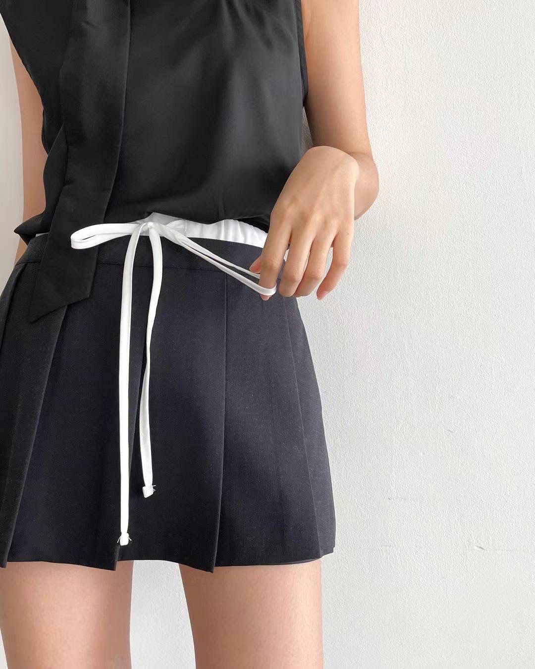 LIV SKORT IN BLACK