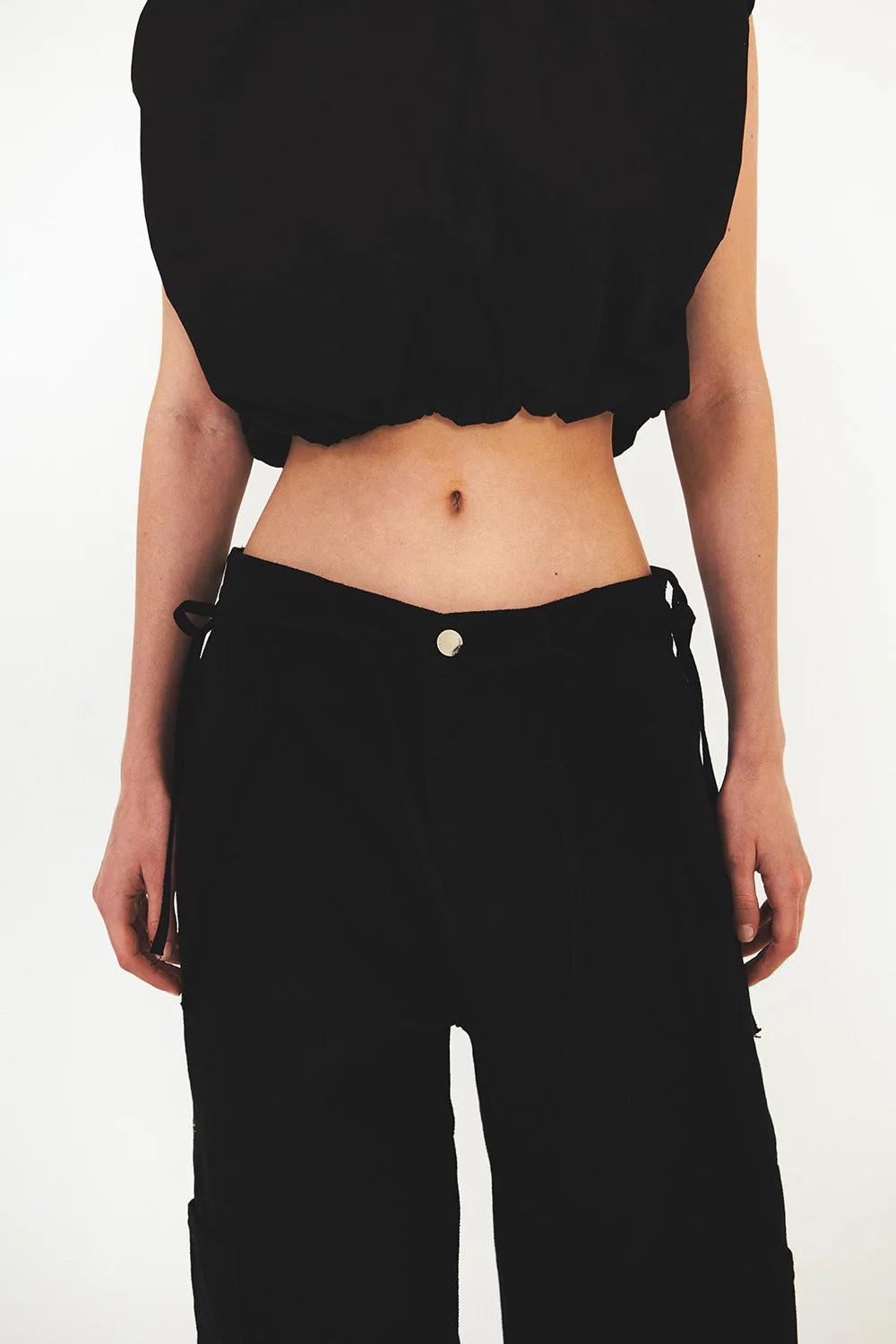 RIBBON STRAP POCKET DENIM PANTS IN BLACK