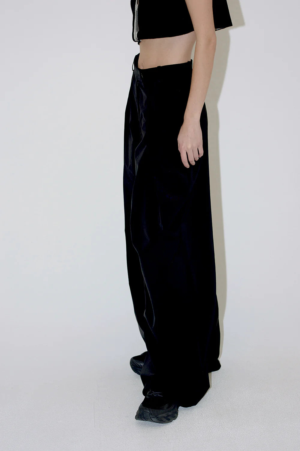 RELAXED WIDE TROUSERS PANT IN BLACK