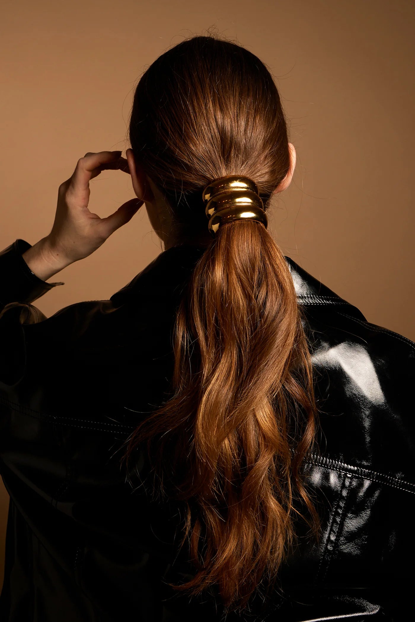 GLOSSY TRIPLE ARCH PONY CUFF GOLD