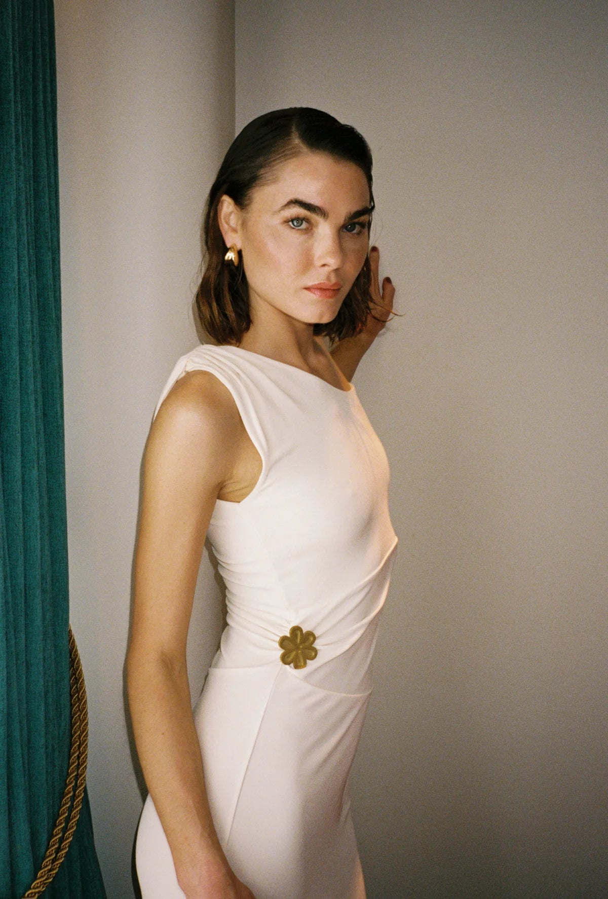 LOUISA BROOCH DRESS CREME