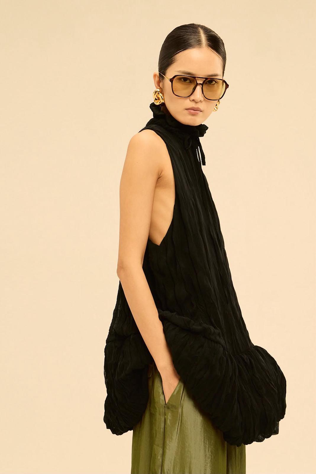 LONDON RUFFLE BLOUSE - BLACK
