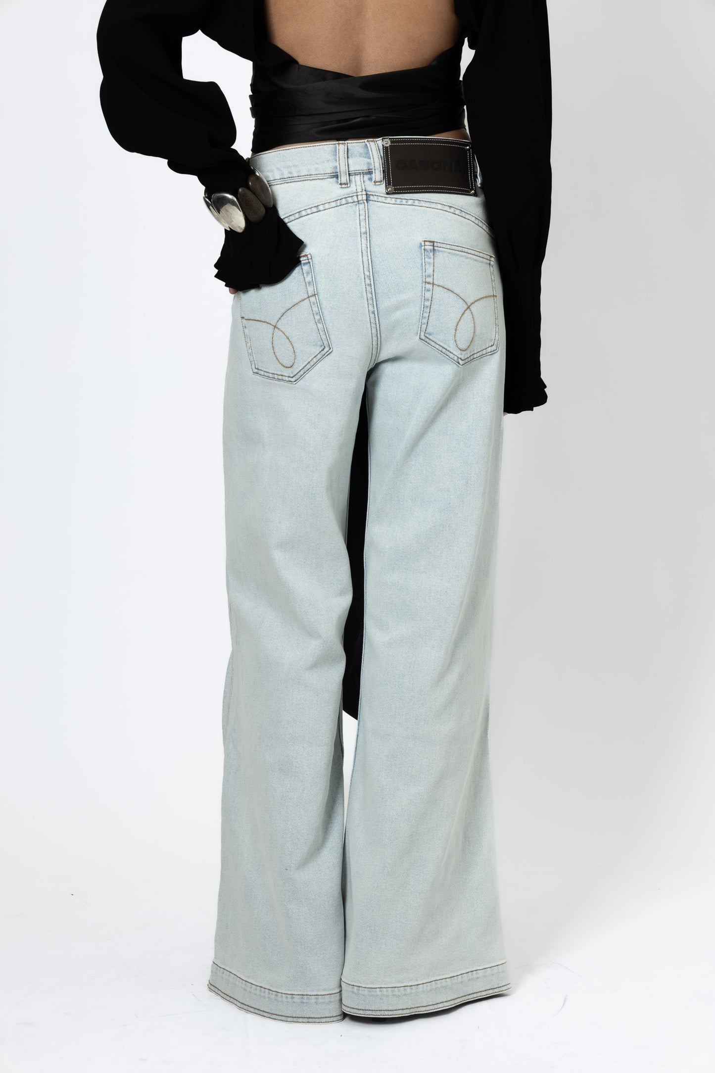 EL RESUELVE JEANS: LA CATIRA