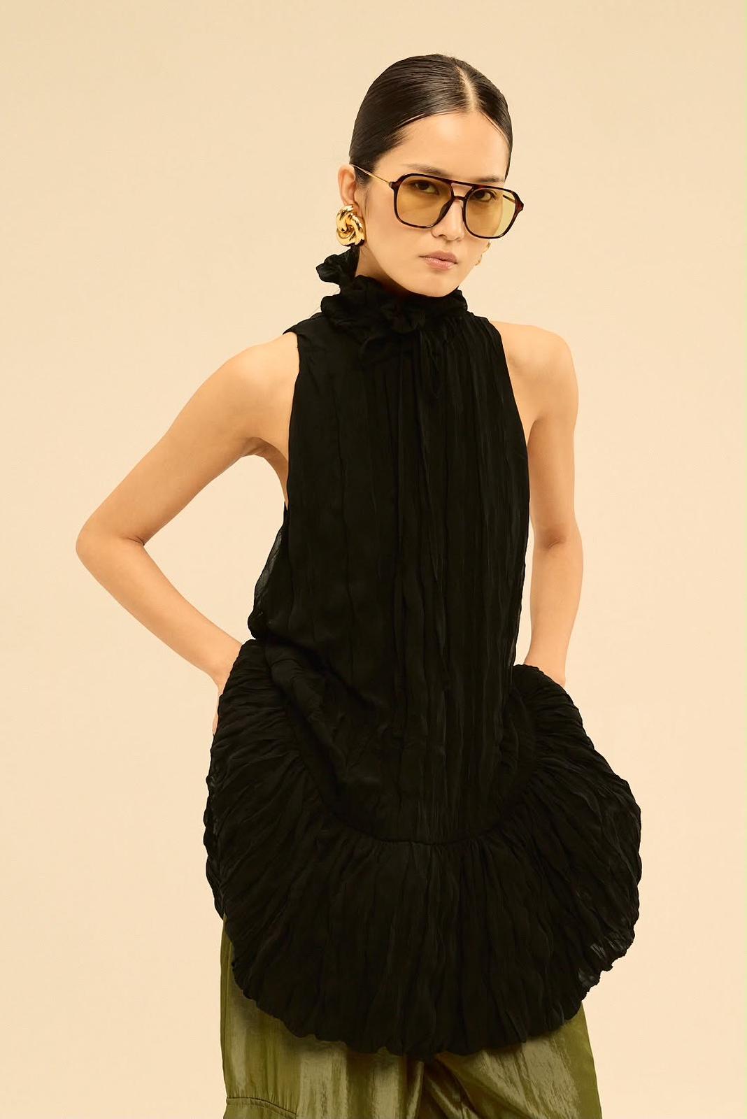 LONDON RUFFLE BLOUSE - BLACK