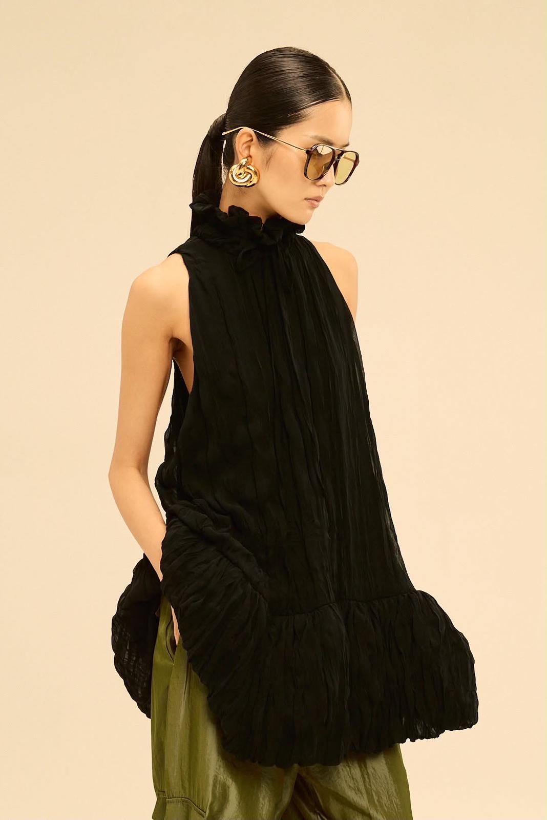LONDON RUFFLE BLOUSE - BLACK