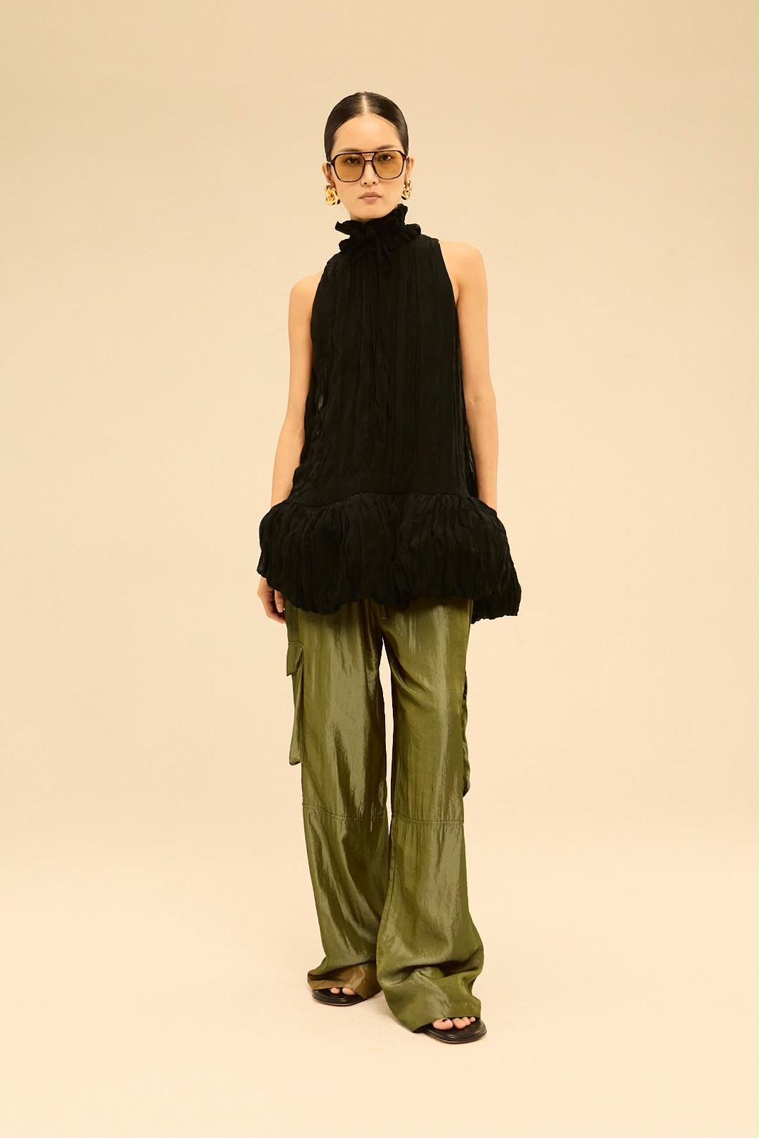 LONDON RUFFLE BLOUSE - BLACK