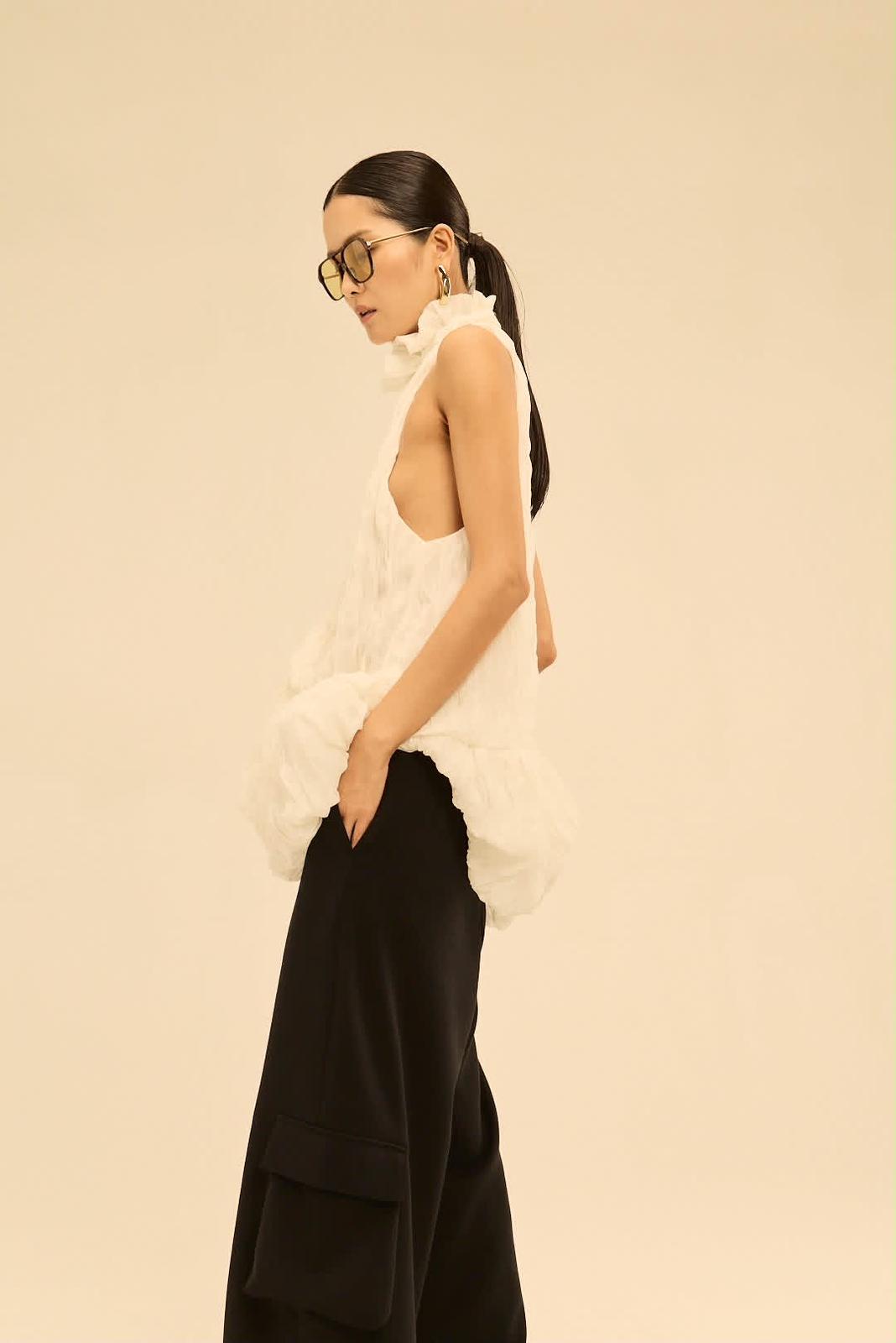 LONDON RUFFLE BLOUSE - WHITE