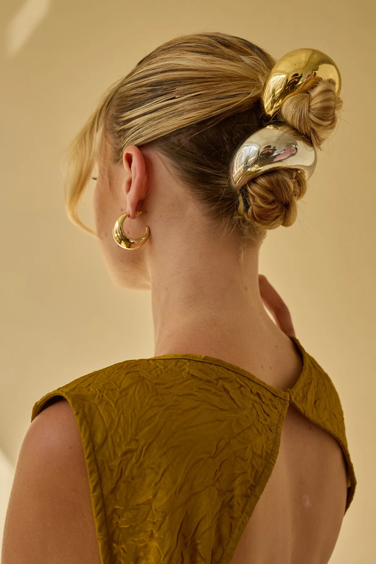 GLOSSY DOME PONY CUFF GOLD